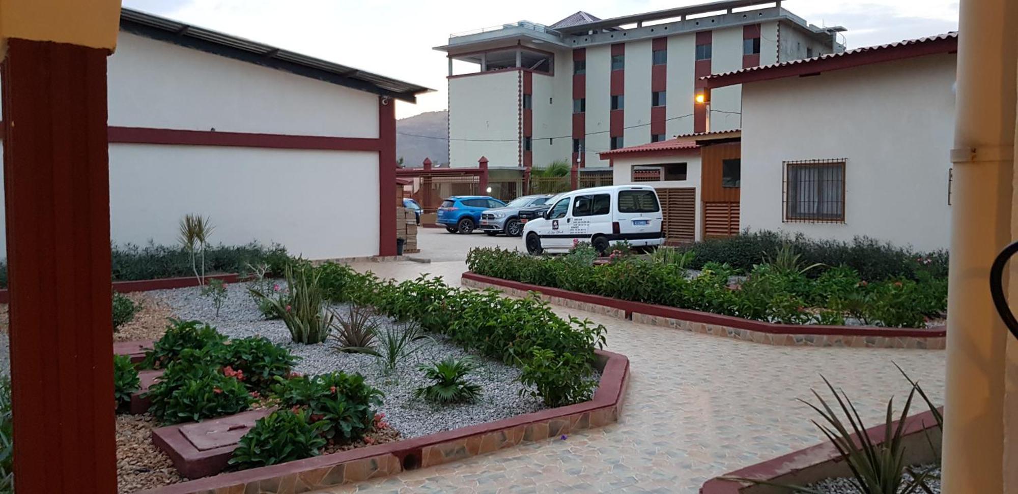 Hotel La Rose Blanche Korhogo Zewnętrze zdjęcie