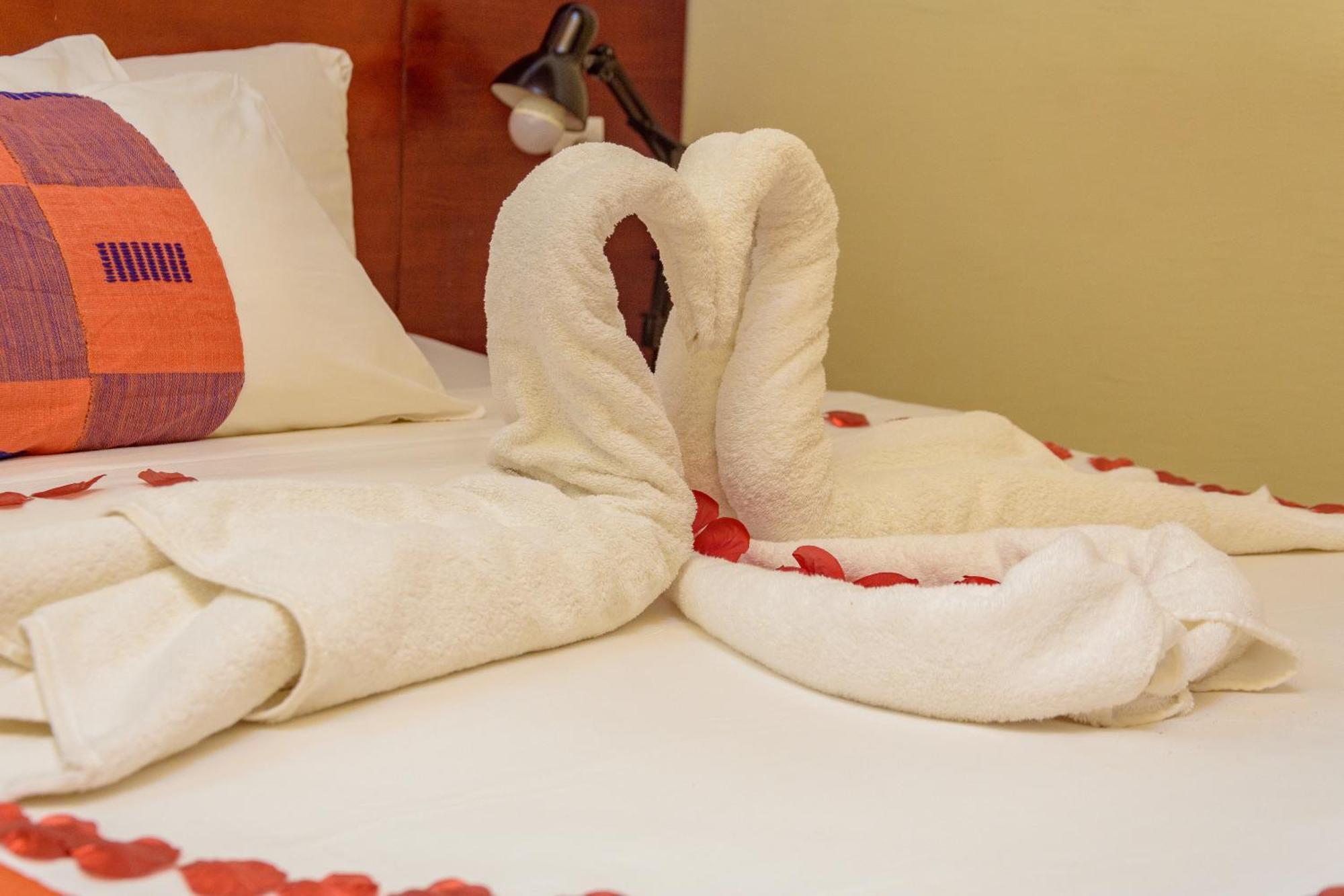 Hotel La Rose Blanche Korhogo Zewnętrze zdjęcie