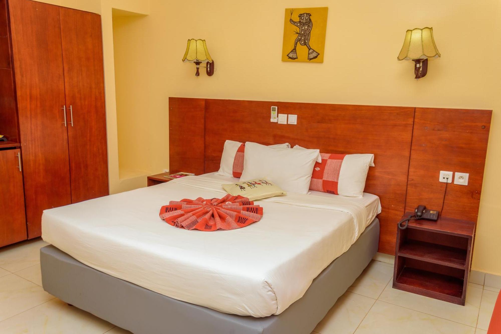Hotel La Rose Blanche Korhogo Zewnętrze zdjęcie