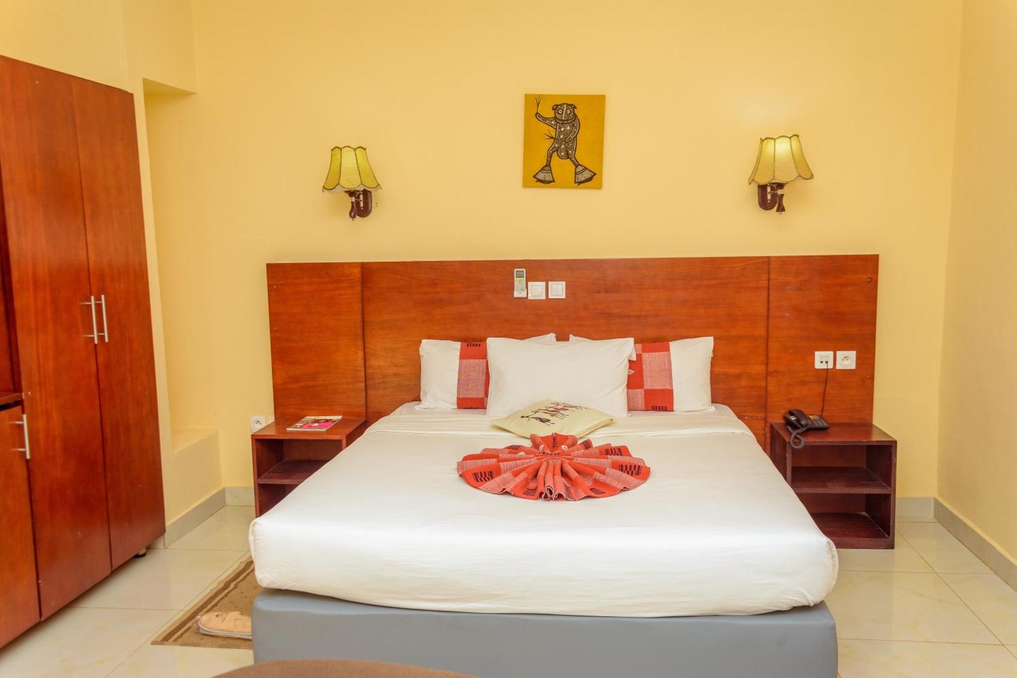 Hotel La Rose Blanche Korhogo Zewnętrze zdjęcie