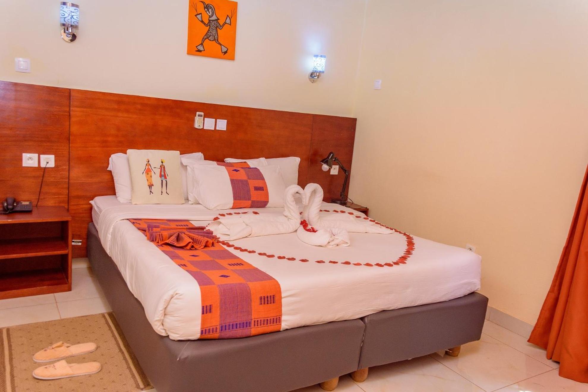 Hotel La Rose Blanche Korhogo Zewnętrze zdjęcie