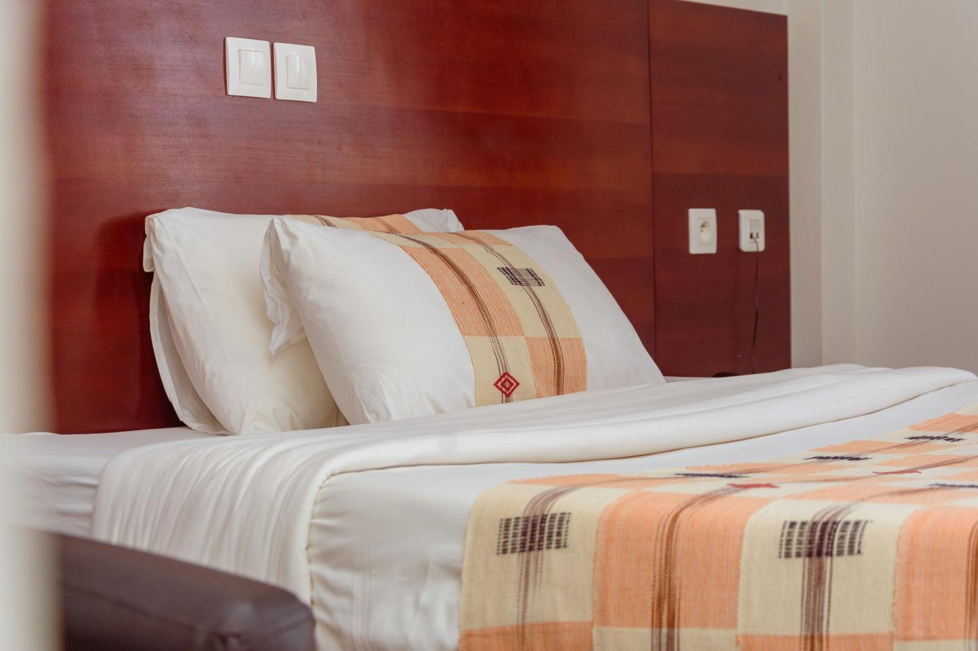 Hotel La Rose Blanche Korhogo Zewnętrze zdjęcie
