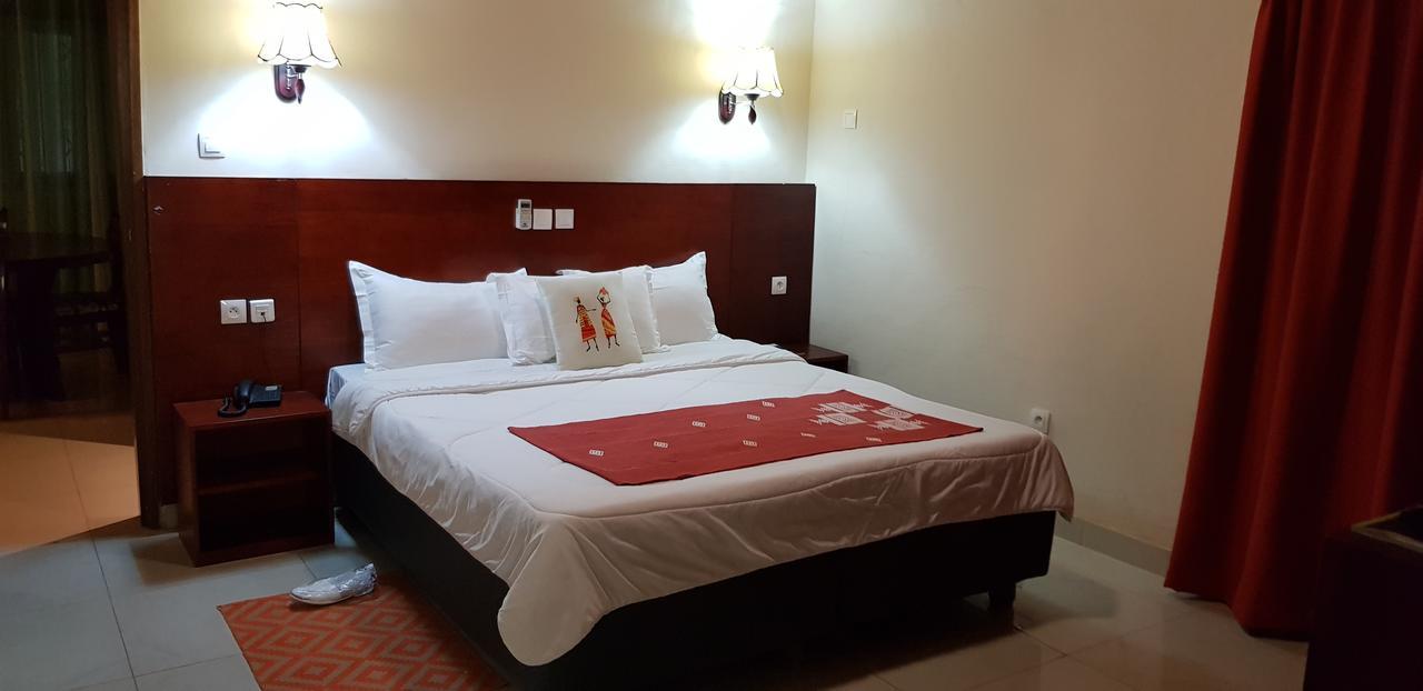 Hotel La Rose Blanche Korhogo Zewnętrze zdjęcie