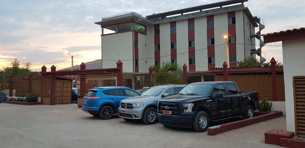 Hotel La Rose Blanche Korhogo Zewnętrze zdjęcie