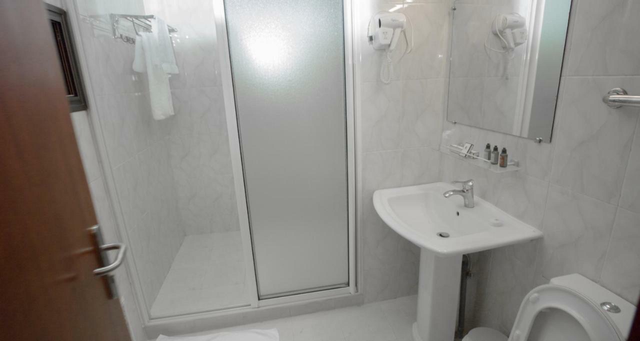 Hotel La Rose Blanche Korhogo Zewnętrze zdjęcie