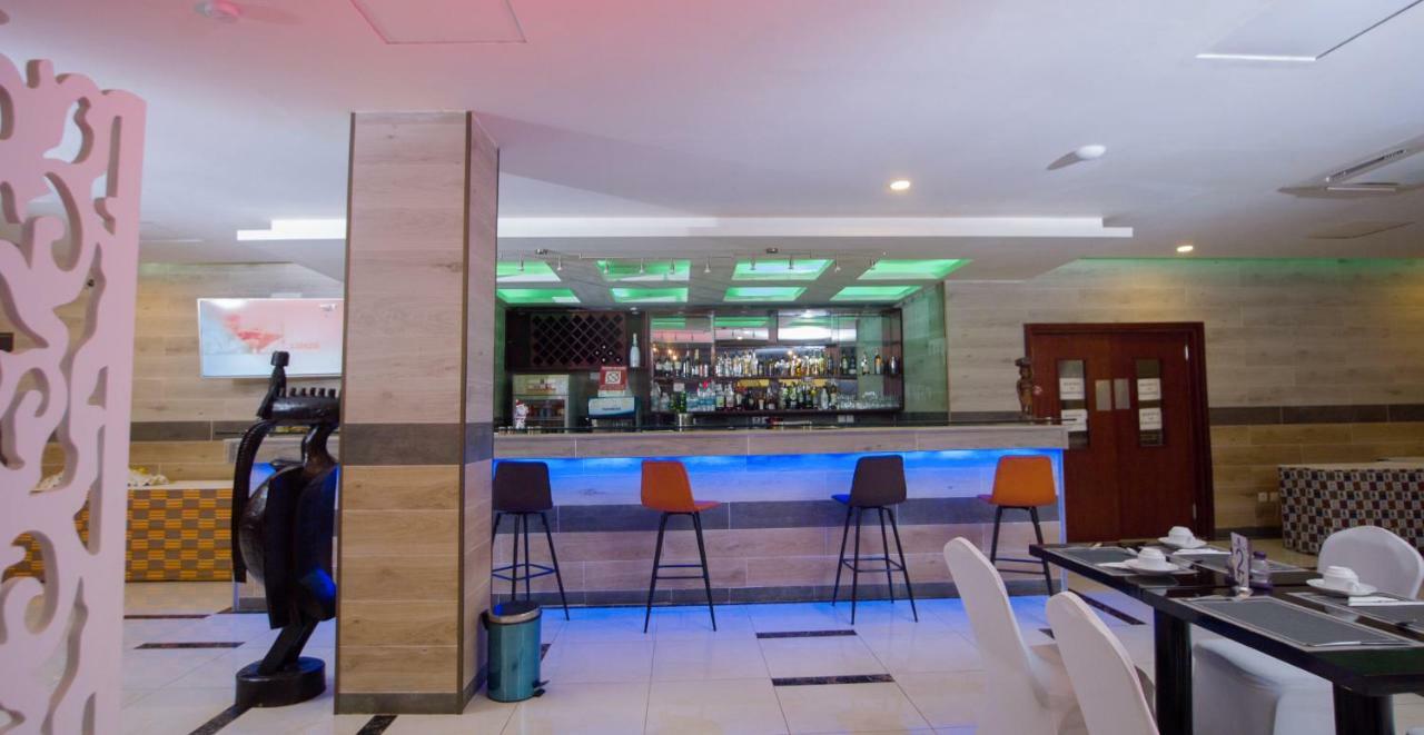 Hotel La Rose Blanche Korhogo Zewnętrze zdjęcie