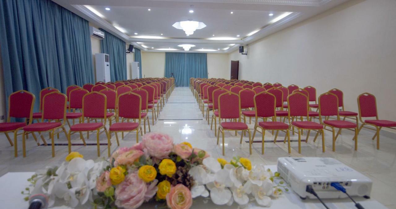 Hotel La Rose Blanche Korhogo Zewnętrze zdjęcie