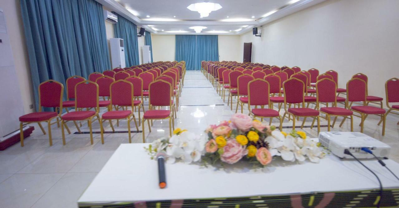 Hotel La Rose Blanche Korhogo Zewnętrze zdjęcie